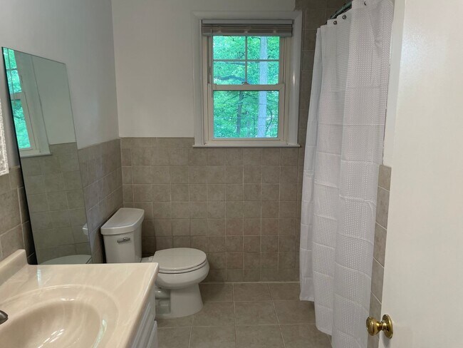 Building Photo - 202 Alders Dr