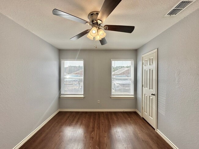 Building Photo - 2 Bedroom 2 Bath at Mansion Creek! Chapel Hill ISD!