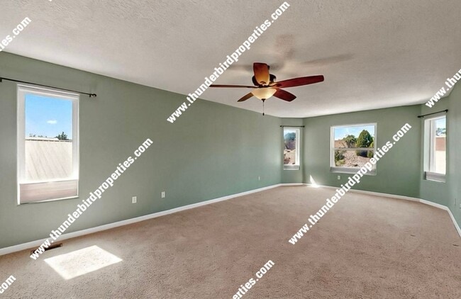 Building Photo - 5 bedroom home in Los Milagros