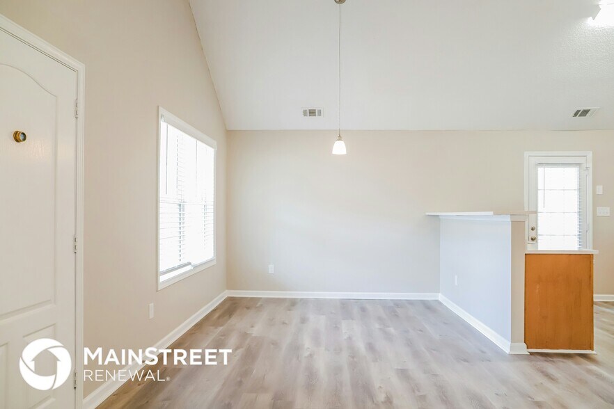 Building Photo - 4976 Wolfcreek View