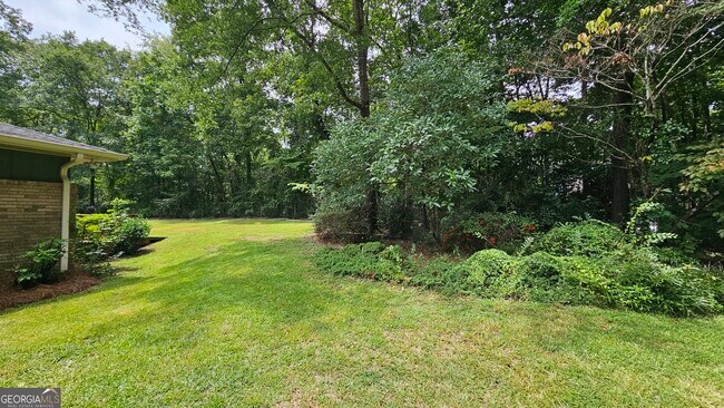Building Photo - 810 Joy Dr