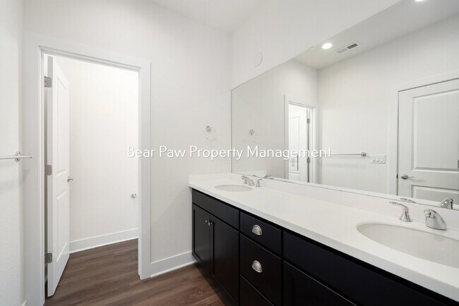 Building Photo - New Townhome in Wheat Ridge!!