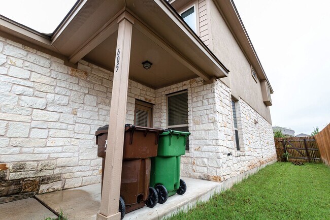 Building Photo - 605 Allenscreek Way-