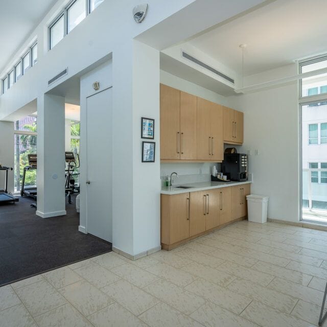 Building Photo - 1550 Brickell Ave