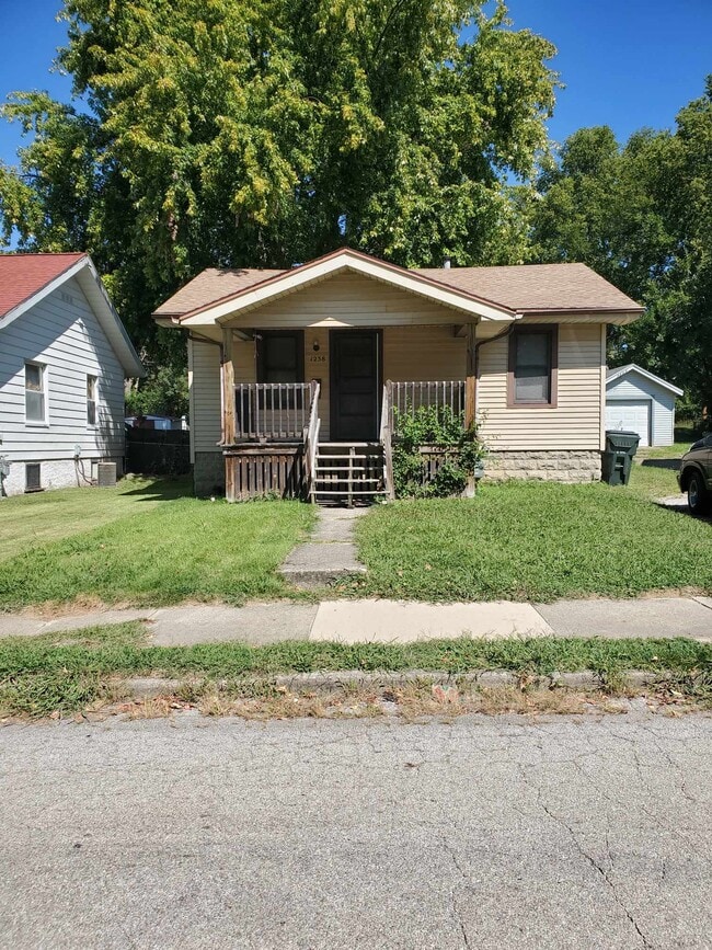 Building Photo - 1238 E Riverside Ave