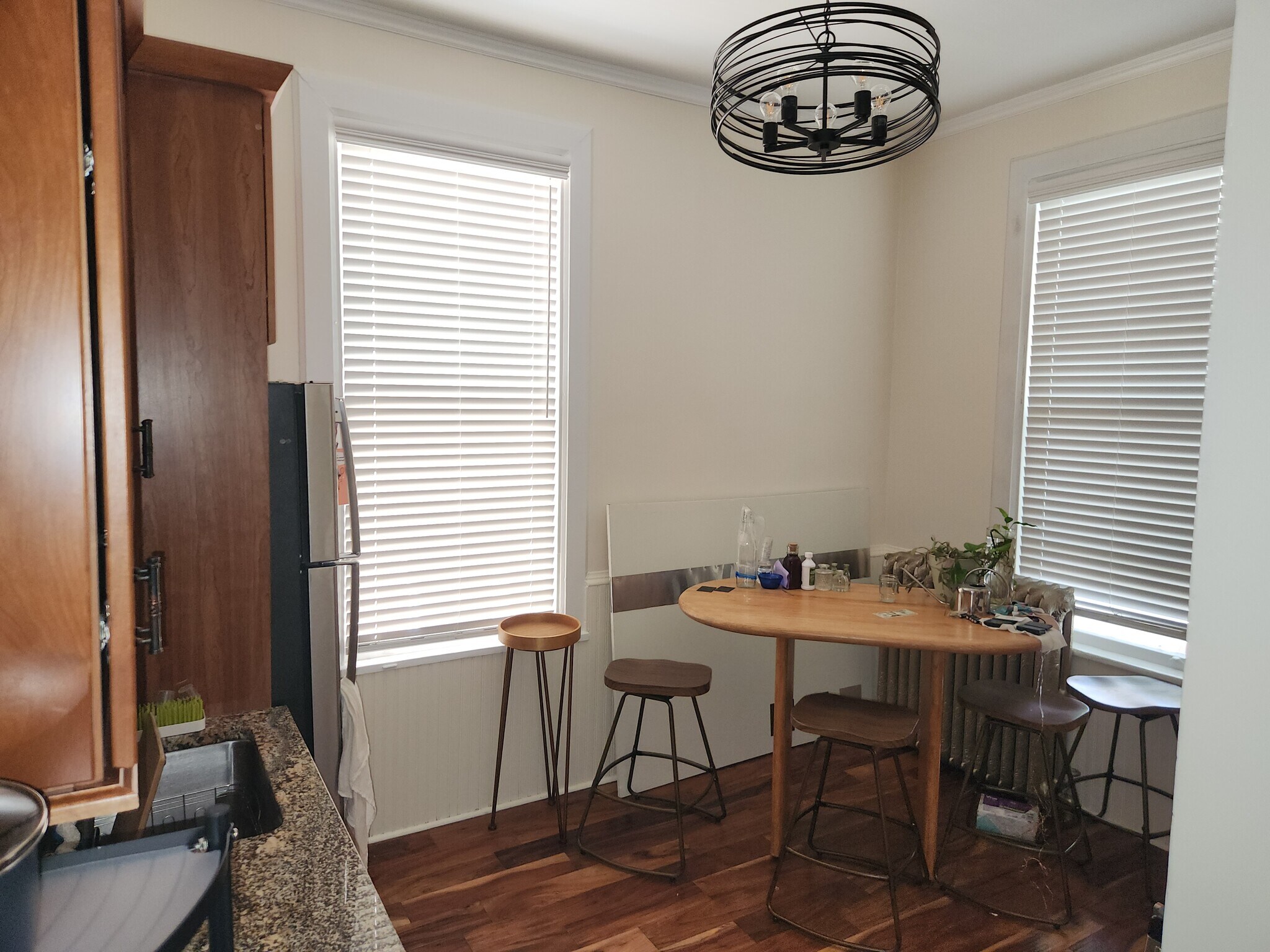 Eat in Area in Kitchen - 260 S Marion St
