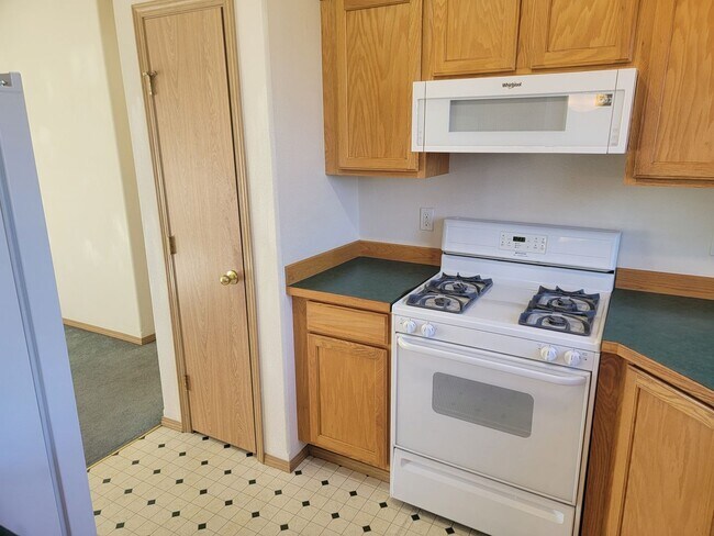 Building Photo - *MOVE IN SPECIAL * 1ST FULL MONTH FREE* 3 ...