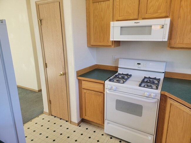 Building Photo - *MOVE IN SPECIAL * 1ST FULL MONTH FREE* 3 Bedroom Home North End Of Northwood - Great Location