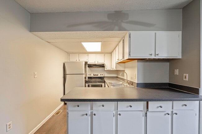 Building Photo - 514 W 1st Ave