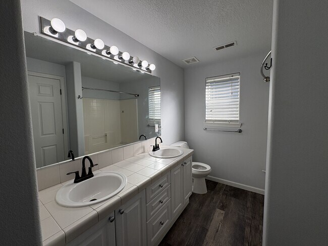 Building Photo - 12982 SW Kameron Way