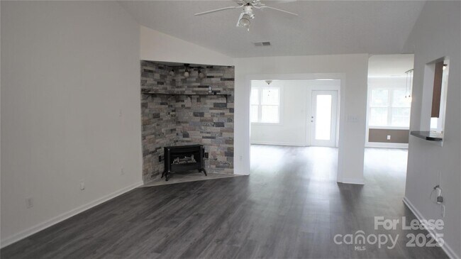 Building Photo - 2309 Ivy Run Dr