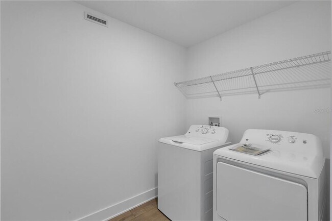 Building Photo - 15381 Hamlin Pk Dr