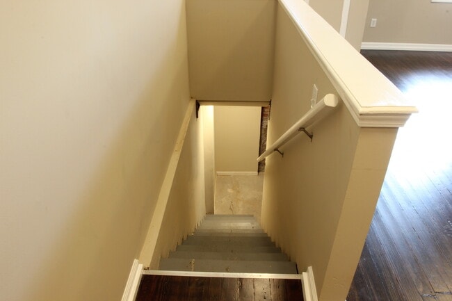 Building Photo - Beautifully Renovated 2 Bedroom 1 Bath SFD in Cherokee Arts District