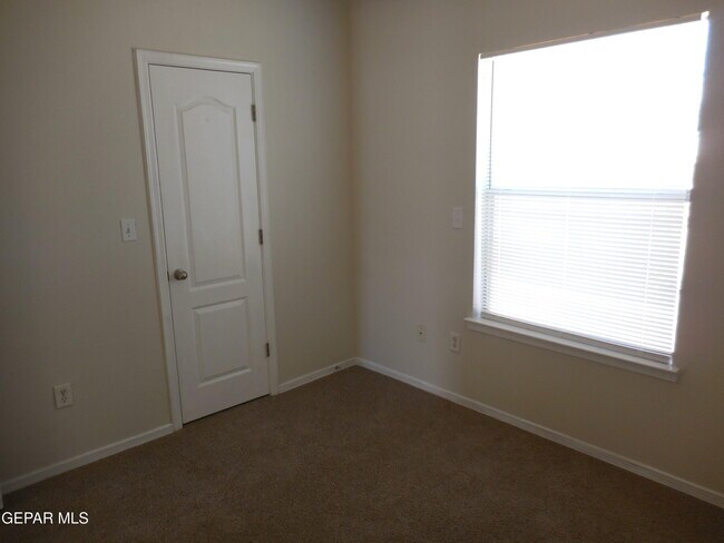 Building Photo - 14741 Calhoun Dr