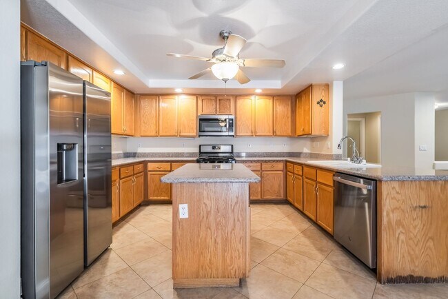 Building Photo - 5 bedroom home in Silverado Ranch area low upkeep yard