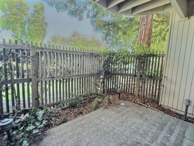 Building Photo - 3 BD/2 BA Gorgeous Pet-Friendly Home in Fa...