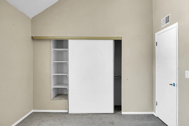 Building Photo - $1,440.95- 2 Bed, 1.5 Bath Townhome in CO Springs with Central AC and All Utilities Included