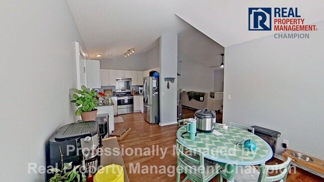 Building Photo - Immaculate 3 BD/2 BA Home w/Vaulted Ceilings, LVP Flooring and Fenced Yard