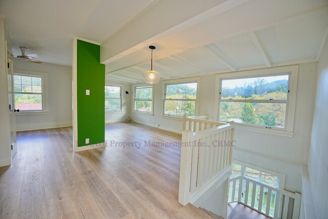 Building Photo - Lovely Two-Story Home With 3 Bedrooms and ...