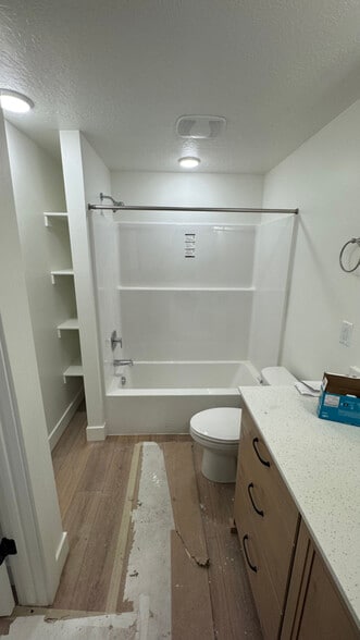 Building Photo - 204 N Rick Way