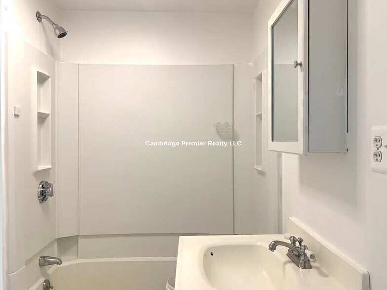 Building Photo - 60 Linwood St