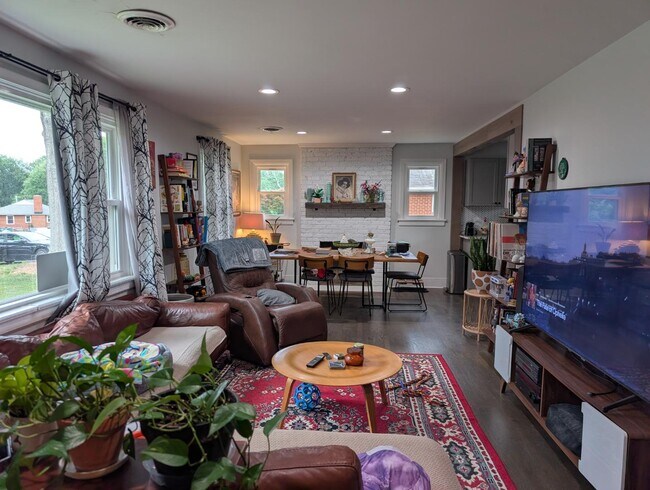 Building Photo - 8209 Reinland Dr