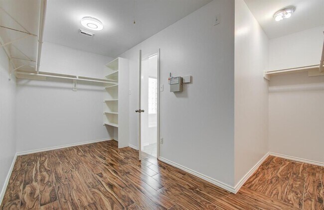 Building Photo - 12223 Ayrshire Pl