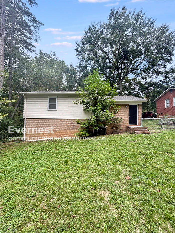 Building Photo - 2815 Crescent Ln