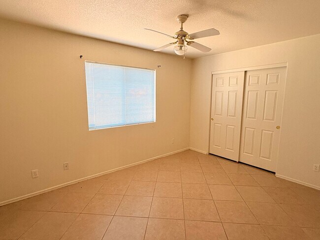 Building Photo - 3Bed 2Bath West Side Home