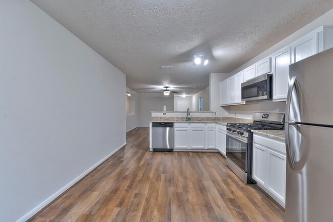 Building Photo - 3662 Fuller Bluff Dr