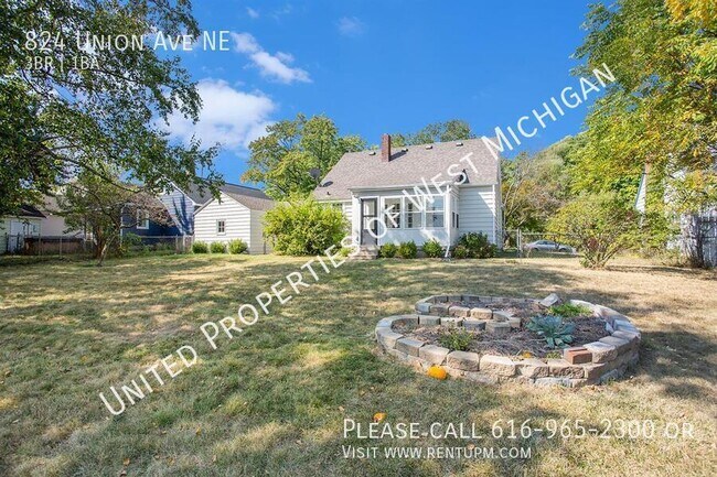 Building Photo - Available Now | 3 Bedroom 1 Bath Single Fa...