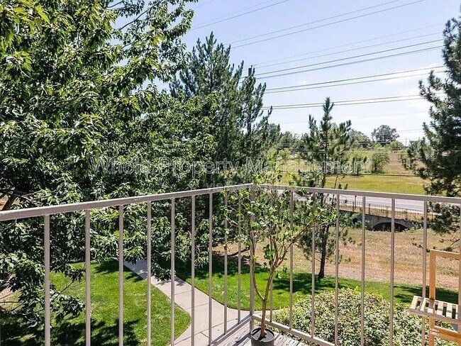 Building Photo - 886 S Reed Ct