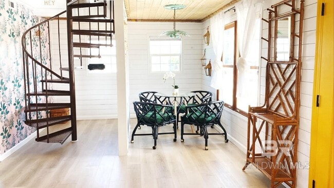 Building Photo - 450 E 1st Ave