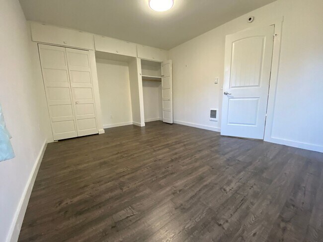 Building Photo - BRING YOUR ATVS - JUST MINUTES FROM THE OREGON DUNES!