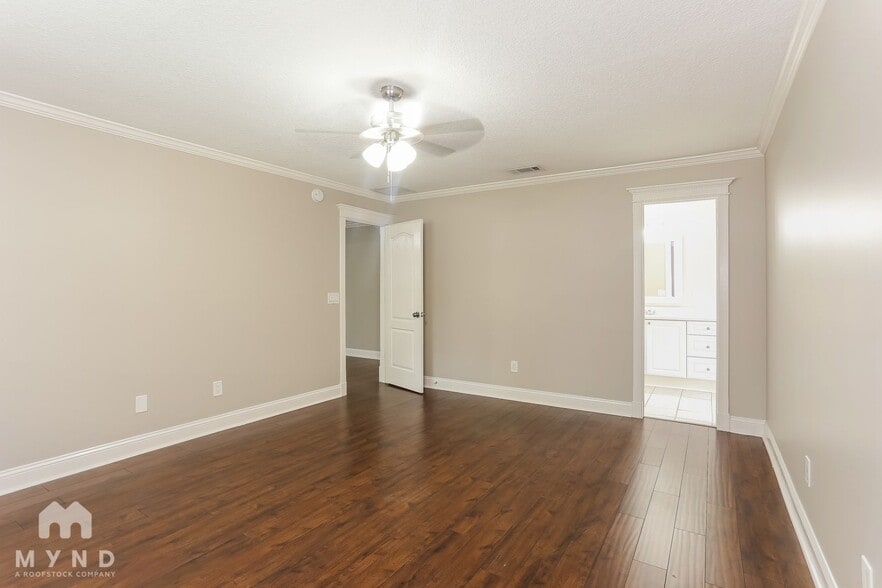 Building Photo - 633 Radnor Ln