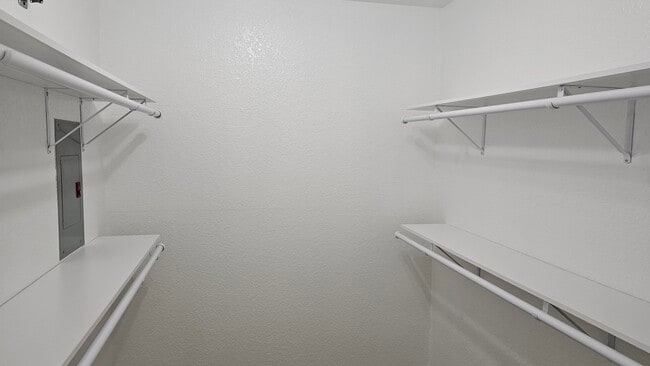 Building Photo - 2601 S Broadmoor Dr