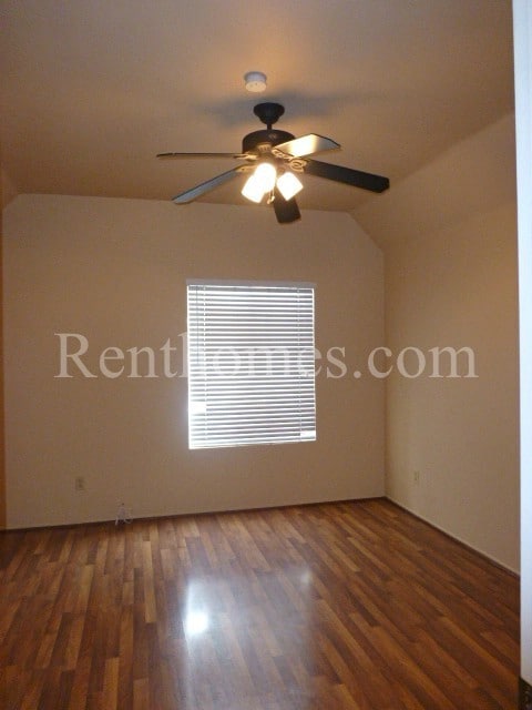 Building Photo - Mission Valley, 2220 Camino De La Reina #213 - Great Location Close to All!