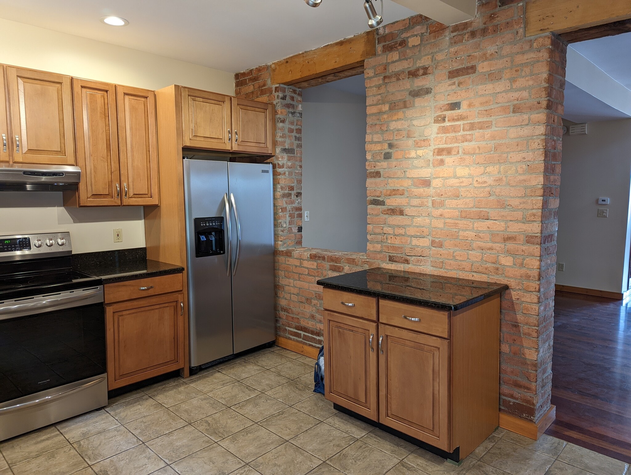 Building Photo - 158 1st St