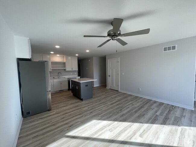 Building Photo - W219N16241 Primrose Ct
