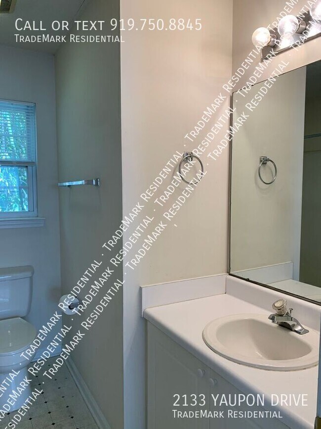 Building Photo - 2133 Yaupon Dr