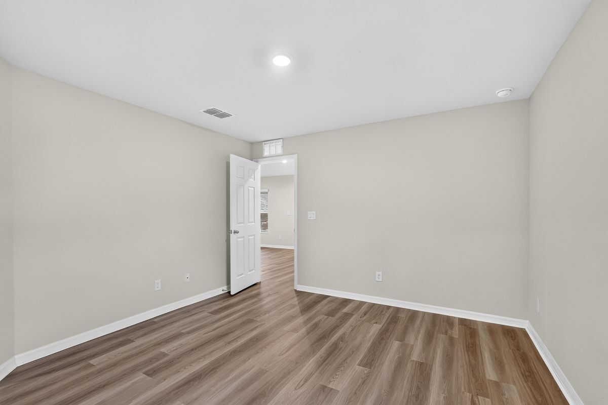 Building Photo - 2094 Hilton St