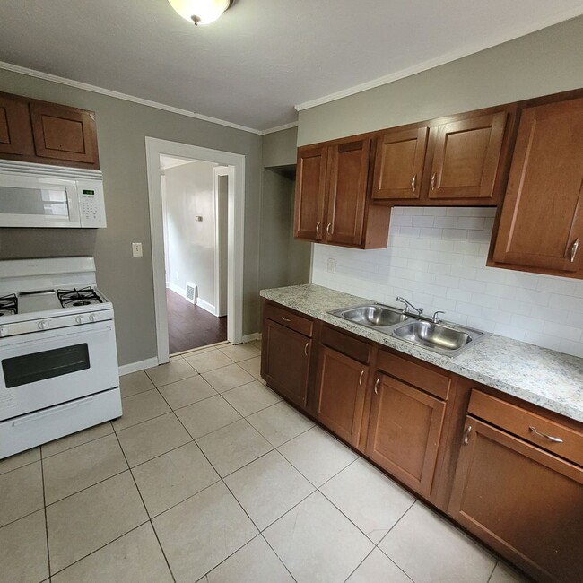 Building Photo - 2624 Portman Ave