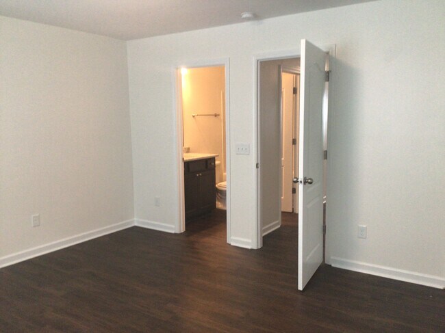 Building Photo - 137 Caledonia Dr