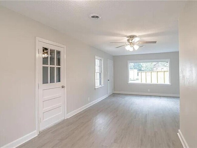 Building Photo - 2403 S Octavia Dr