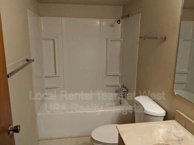 Building Photo - 609 W Dale Ave