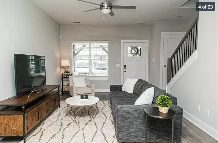 Living - 2343 Patrick Ave