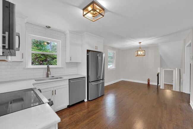 Building Photo - Beautiful Renovated 4 Bedroom 2.5 Bathroom Home for Rent!