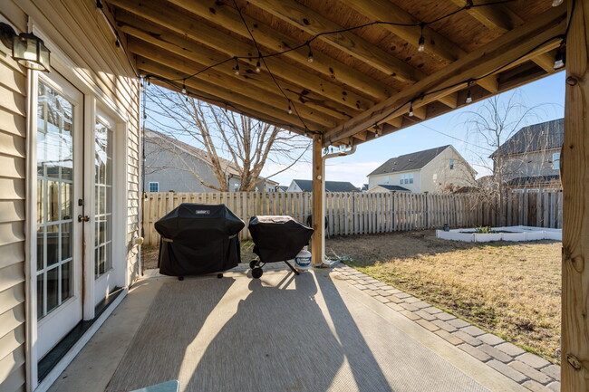 Building Photo - 115 Hampton Dr