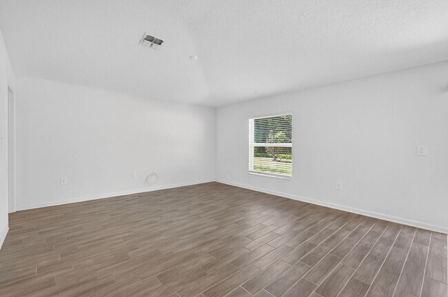 Building Photo - Available Now! Well-Maintained 3BR/2BA in Great Neighborhood