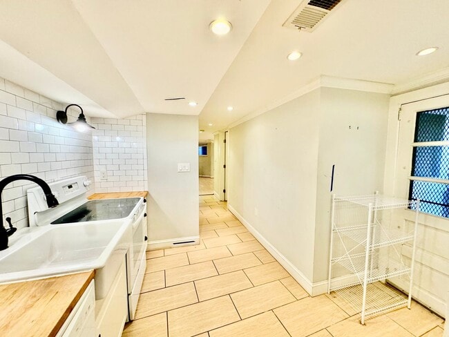 Building Photo - 3215 11th St NW